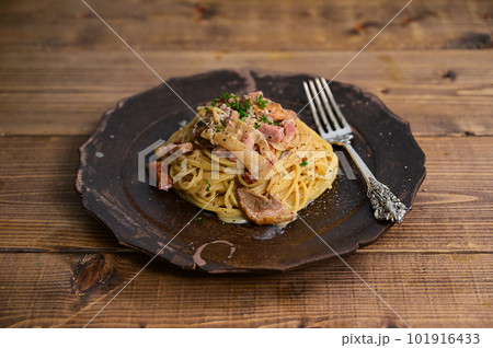 ポルチーニの豆乳クリームパスタ 101916433