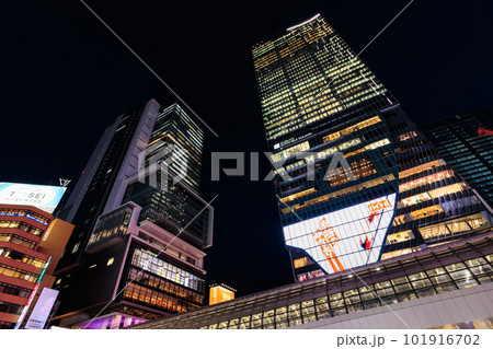 東京 夜の渋谷駅前の街並み 渋谷スクランブルスクエアと渋谷ヒカリエ 東京 夜の渋谷駅前の街並み 渋谷スクランブルスクエアと渋谷ヒカリエ 101916702