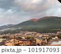 湯布院の朝 101917093