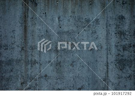 年月を経た打ちっ放しのコンクリートの外壁　a-1-1 寒色暗め 101917292