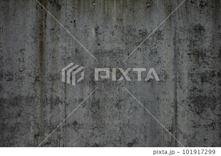 年月を経た打ちっ放しのコンクリートの外壁　a-2-1 標準色暗め 101917299