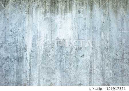 年月を経た打ちっ放しのコンクリートの外壁　b-1-3 寒色明るめ 101917321