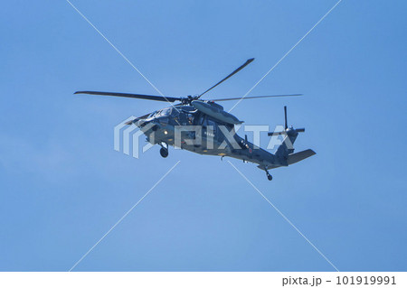 青空と松島基地のUH-60J　救難ヘリ　宮城県東松島市 101919991
