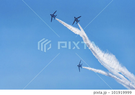青空と松島基地のブルーインパルス 宮城県東松島市 青空と松島基地のブルーインパルス 宮城県東松島市 101919999