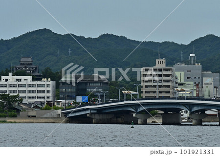 宍道湖からの松江城 宍道湖からの松江城 101921331