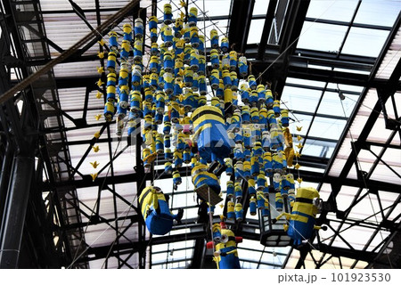 アーケードの七夕飾り 101923530