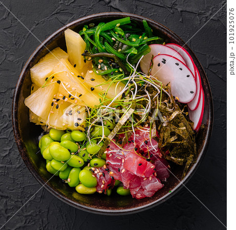 Hawaiian tuna poke salad in the bowl top view Hawaiian tuna poke salad in the bowl top view 101925076