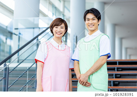 男女　介護士 101928391