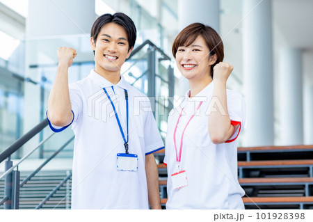 男女　介護士 101928398