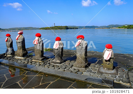 壱岐島の海女漁で有名な八幡浦に祀られる六地蔵はらほげ地蔵 101928471
