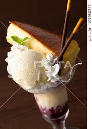 パフェ・スイーツ・デザート 101930346
