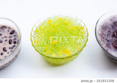 Thai dessert in glass bowls 101931208