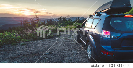 car for traveling with a mountain road 101931415