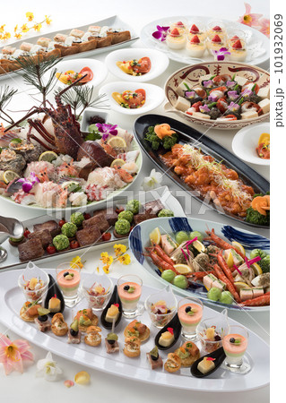 宴会料理・ビュッフェ・バイキング・パーティー・大皿・卓盛り料理 101932069