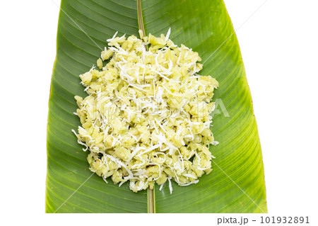 Green rice Thai dessert with coconut (Khao Mao) 101932891