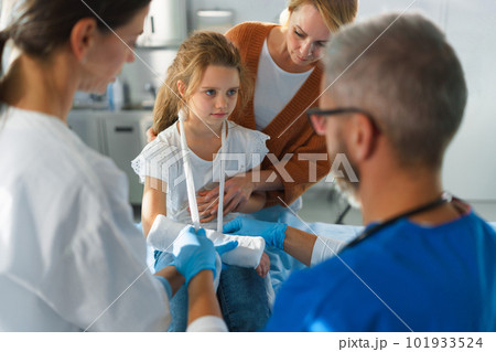 Little girl with her mother in surgery examination. 101933524