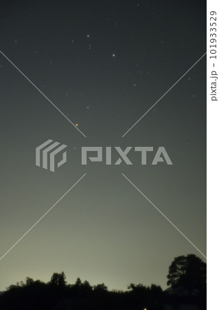 北杜市長坂町、南東の夜空に昇るアンタレス(さそり座) 北杜市長坂町、南東の夜空に昇るアンタレス(さそり座) 101933529