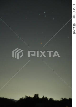 北杜市長坂町、南東の夜空に昇るアンタレス(さそり座) 北杜市長坂町、南東の夜空に昇るアンタレス(さそり座) 101933531