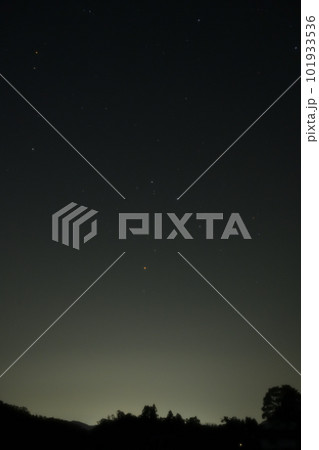 北杜市長坂町、南東の夜空に昇るアンタレス（さそり座） 101933536