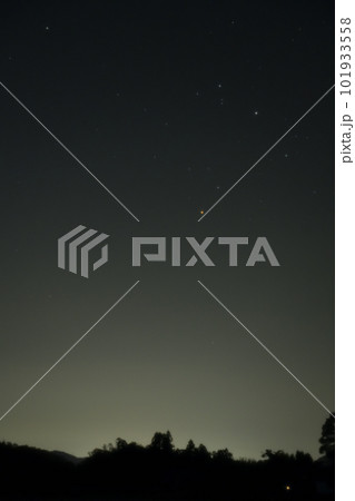 北杜市長坂町、南東の夜空に昇るアンタレス（さそり座） 101933558