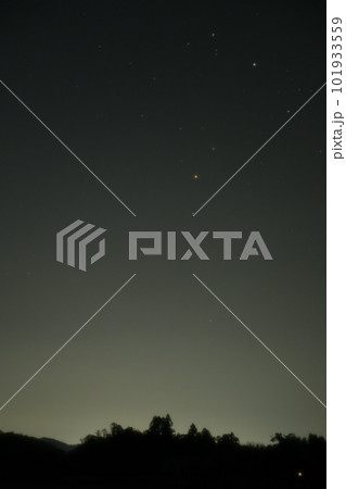 北杜市長坂町、南東の夜空に昇るアンタレス（さそり座） 101933559