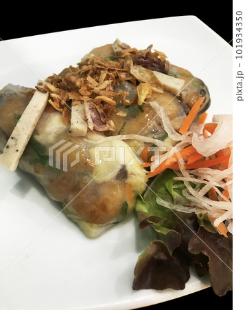 Top view of Thai steamed rice-skin dumplings stuff with shrimp, focus selective 101934350