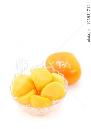 柿 カキ 剥き カット デザート 明るい背景 柿 カキ 剥き カット デザート 明るい背景 101934714