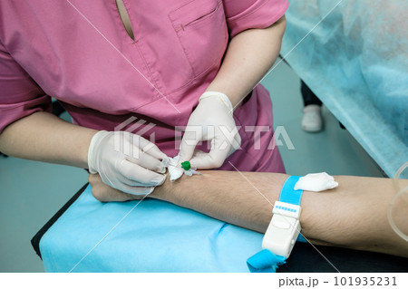 Installation of a catheter-dropper for intravenous administration of drugs 101935231