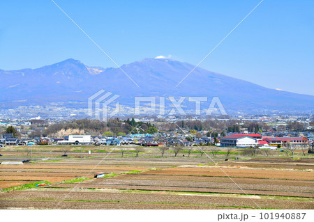 佐久市より浅間山方面を望む(長野県佐久市)【2023.4】 佐久市より浅間山方面を望む(長野県佐久市)【2023.4】 101940887
