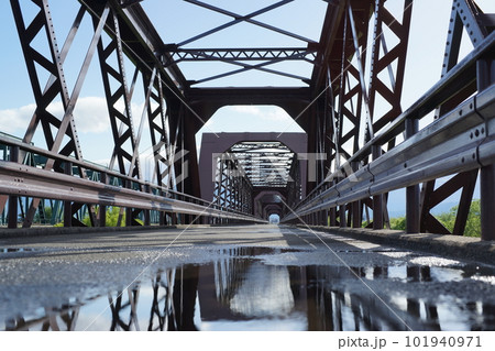 雨上がりの旧揖斐川橋梁 101940971