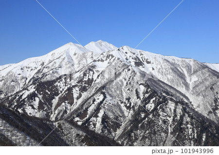 雪山を遠くに眺める 雪山を遠くに眺める 101943996