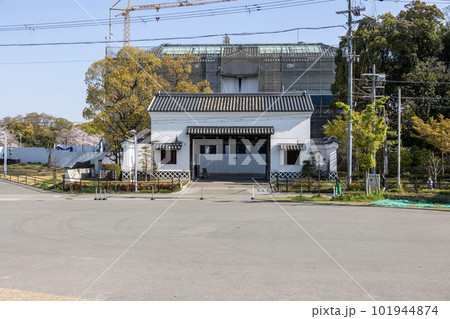 大阪・天王寺/旧黒田藩蔵屋敷長屋門(2023年4月1日撮影) 大阪・天王寺/旧黒田藩蔵屋敷長屋門(2023年4月1日撮影) 101944874