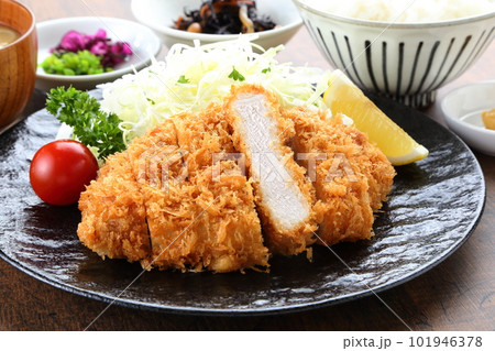 とんかつ定食 101946378