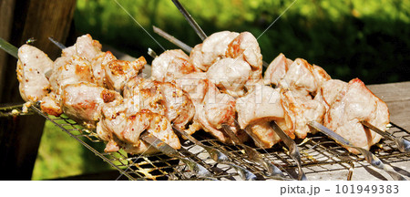 Shish kebab of the pork with the mix of spices on skewers on the old grill 101949383