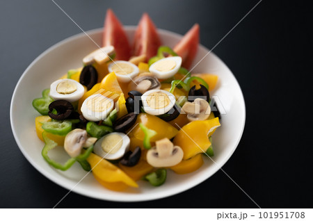 ヘルシーなパプリカサラダ 101951708