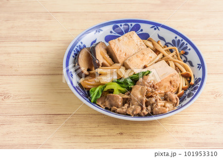 豚肉のすき焼き風煮込み 豚肉のすき焼き風煮込み 101953310