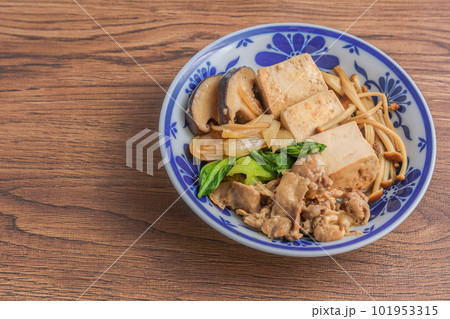 豚肉のすき焼き風煮込み 101953315
