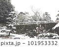 雪の積もった高知城 101953332
