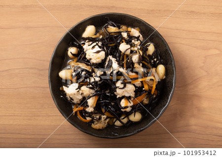 ひじきと豆腐の煮物 ひじきと豆腐の煮物 101953412