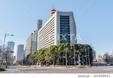 東京都千代田区霞ヶ関　警視庁本部庁舎と周辺の街並み 101956031