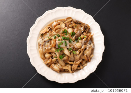 舞茸とベビーホタテのバター醤油炒め 舞茸とベビーホタテのバター醤油炒め 101956071