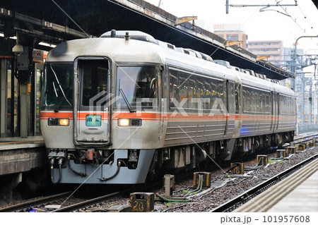 【JR東海】キハ85系「南紀」（関西本線：名古屋駅） 101957608