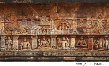 Carvings of Hindu God and Sage on the Parshurameshwara Temple, Bhubaneshwar, Odisha, India. Carvings of Hindu God and Sage on the Parshurameshwara Temple, Bhubaneshwar, Odisha, India. 101960129