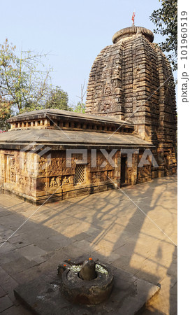 View of Parashurameshwara Temple and Shivalinga, Bhubaneshwar, Odisha, India. 101960519