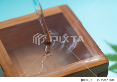 冷酒を注ぐ 101962106