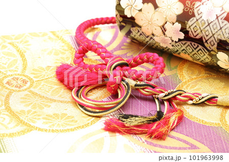 和服の帯と帯締め 101963998