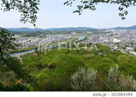 【柴田町「船岡城址公園」山頂展望台より東方を望む】 【柴田町「船岡城址公園」山頂展望台より東方を望む】 101964398