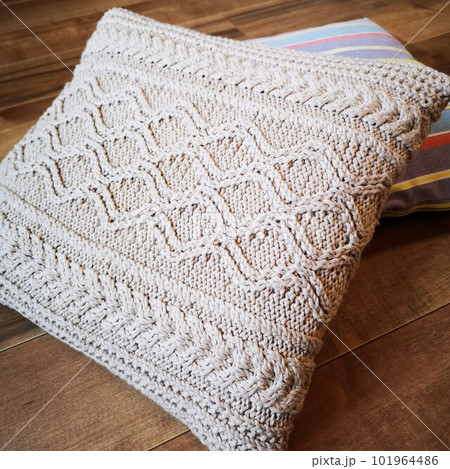 編み物　クッションカバー 101964486