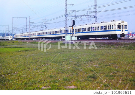 広々とした春の海老名を行き交う小田急2600形（2866～）と遠くに5200形、1983年4月9日 101965611