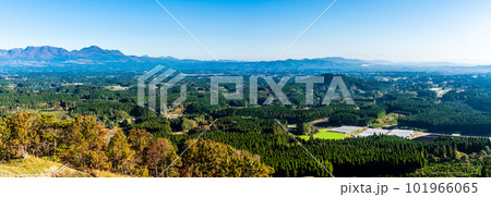 荻岳展望所(東側)からの草紅葉 パノラマ 【熊本県阿蘇市】 荻岳展望所(東側)からの草紅葉 パノラマ 【熊本県阿蘇市】 101966065